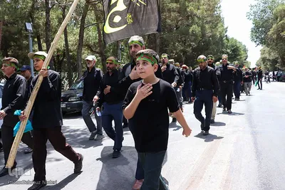 مراسم عزاداری و نماز ظهر عاشورا در اصفهان‎