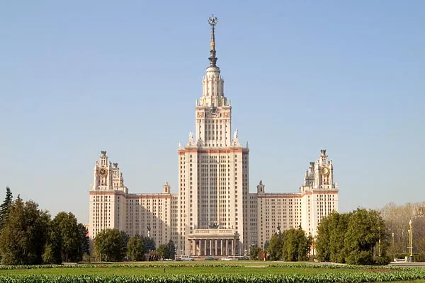 Moskva universitetində dini simvolların danışması sərbəstdir