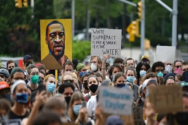 Floyd'un ölümüne yol açan polislerden biri daha serbest bırakıldı