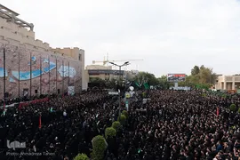 اجتماع عظیم عاشورایی مردم اصفهان در میدان امام حسین (ع)