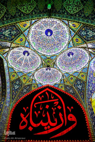 نصب پرچم های سیاه در آستان مقدس امام حسین(ع)