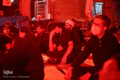 Trauerfeier am Vorabend zu Tasu´a  unter freiem Himmel  in Qom
