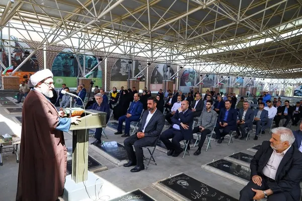 غبارروبی گلزار شهدا به مناسبت هفته دولت