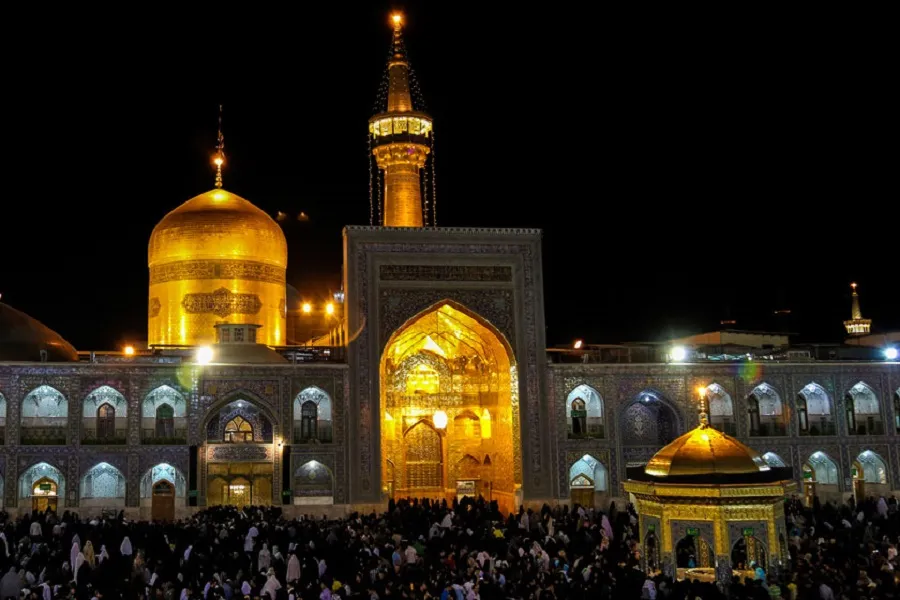 فیلم | عزاداری شب اربعین حسینی در حرم مطهر رضوی