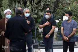 مراسم چهلمین روز درگذشت «مهشاد کریمی» خبرنگار فقید ایسنا در قطعه نام آوران بهشت زهرای تهران