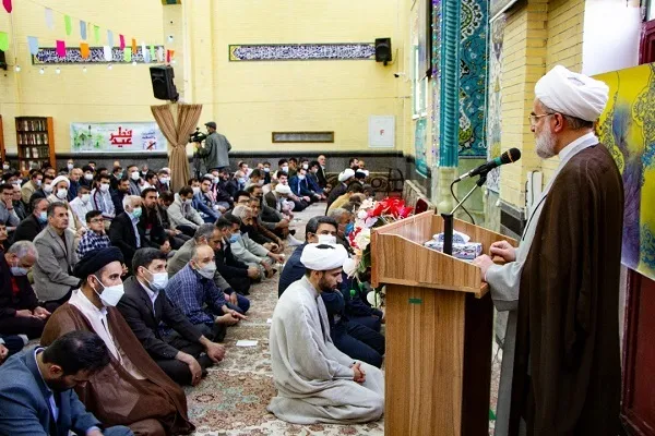تفکر اسلامی و شعار سال را تبیین و بازگو کنیم