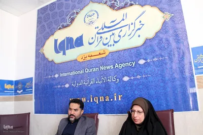 جواد محجوبی مدیرعامل آب منطقه ای استان یزد به عنوان نماینده استاندار در خبرگزاری ایکنا شعبه استان یزد حضور یافت و از لوح تقدیر محمد رضا بابایی استاندار یزد را به اعظم السادات میرجلیلی تحویل داد.عکس:مسعود میرجلیلی