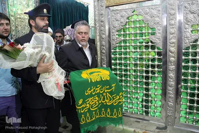 تعويض پرچم گنبد امامزاده علي بن جعفر(ع)