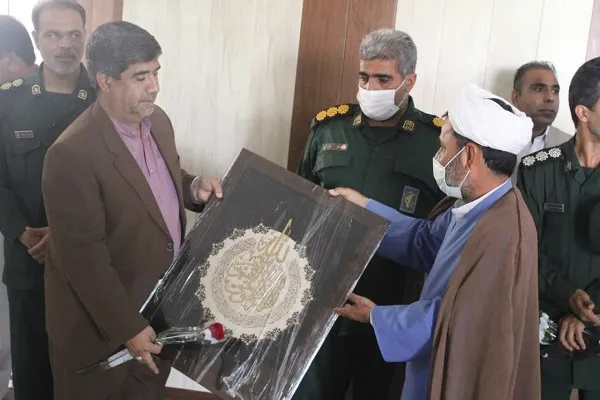 تجلیل فرمانده سپاه شهرستان چابهار از فرهنگیان چابهاری