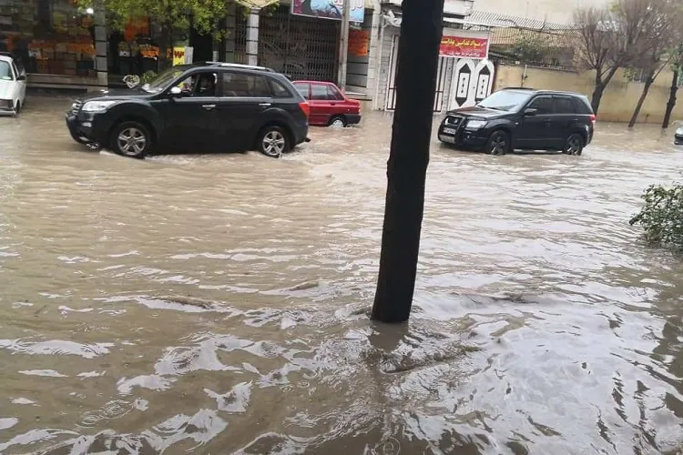 خدمت‌رسانی نیروهای جمعیت هلال احمر در فارس/ اسکان موقت مسافران نوروزی