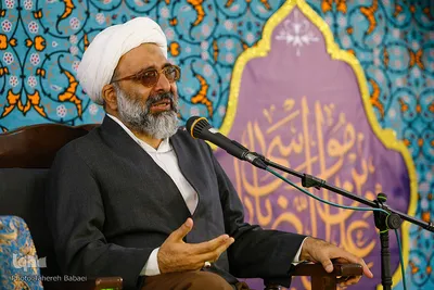 غبارروبی رواق حضرت زهرا(س) در حرم مطهر رضوی توسط بانوان قرآن پژوه