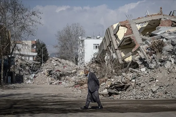 Kahramanmaraş merkezli depremlerde 44 bin 374 kişi hayatını kaybetti
