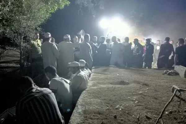 مصر: تشييع جثمان مسن توفي بعد كتابة 4 نسخ من القرآن بخط يده + صور