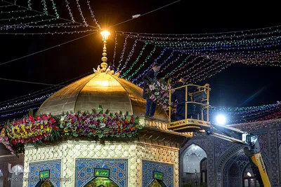 گل‌آرایی و چراغانی حرم رضوی در آستانه میلاد امام هشتم