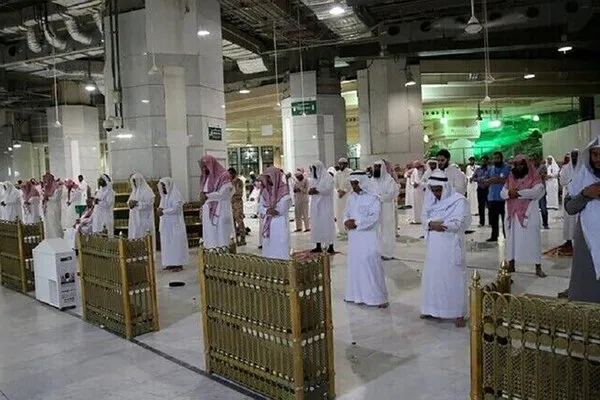 Bayram namazı sadece Suudi Arabistan'daki bazı camilerde kılınacak