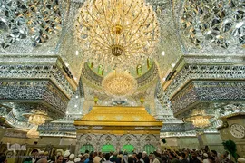 مراسم تحویل سال نو در حرم امام حسین(ع)