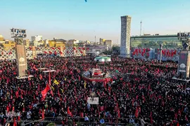 مراسم وداع با پیکر شهدای مدافع حرم در میدان امام حسین(ع)
