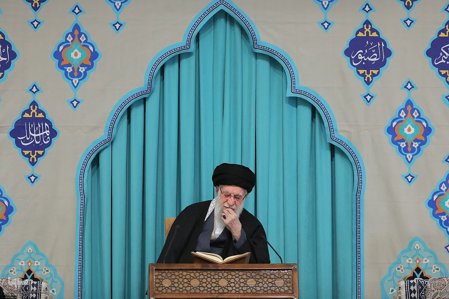الإمام الخامنئي كان رمزاً للشجاعة، والحكمة والبصيرة