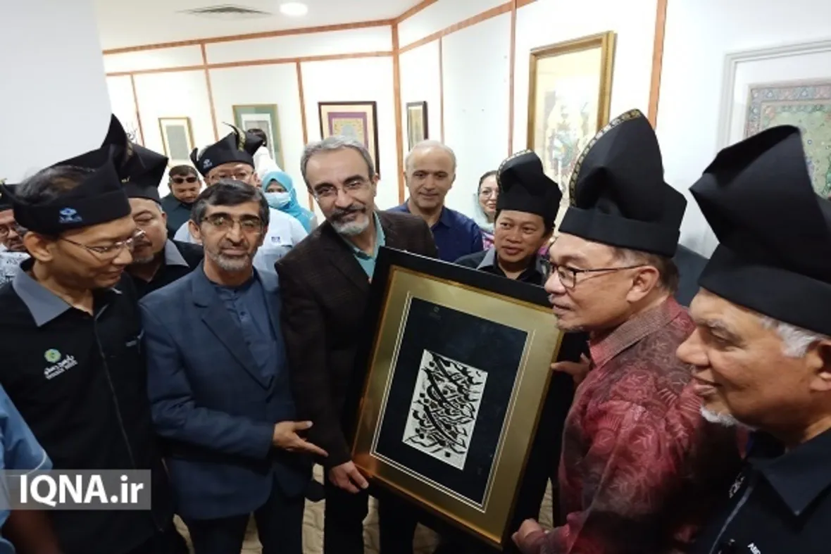 Malayziyanın baş naziri Restu festivalında İranın Quran əsərlərini ziyarət edib