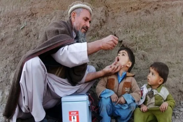  په افغانستان او پاکستان کې د ماشومانو د ګوځڼ خلاف واکسین پیل شوی دی