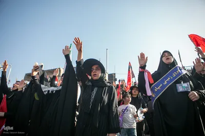 اقامه نماز بر پیکر مطهر رهبر شهید و خانواده ایشان به امامت آیت‌الله العظمی سبحانی 