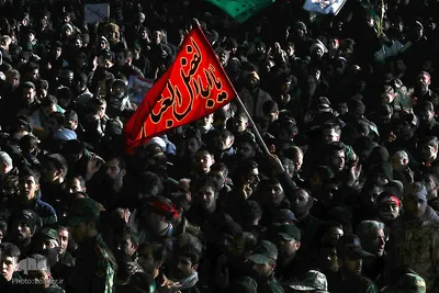 مراسم اقامه نماز بر پیکر مطهر سپهبد شهید حاج قاسم سلیمانی و همرزمان شهیدش با حضور رهبر معظم انقلاب