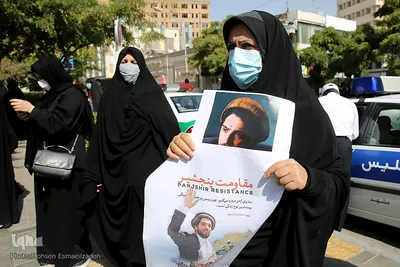 تجمع افغانستانی‌های مقیم مشهد در مقابل کنسولگری پاکستان
