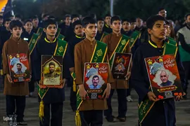 آیین لاله‌گردانی خدام حرم شاهچراغ(ع) در رثای شهادت امام رضا(ع)