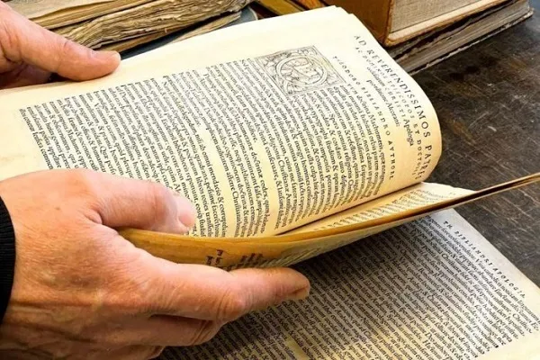 Ученые исследуют печатный Коран на латыни, изданный в 1550 году