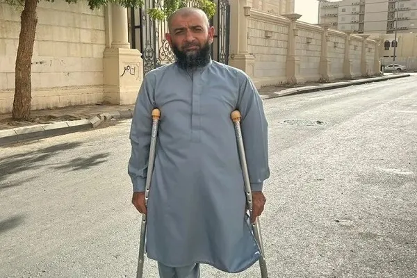 Ang Pakistani na Peregrino na may Putol na Paa ay Nakarating Sa Mekka, Naabot ang Pangarap na Maka-Hajj
