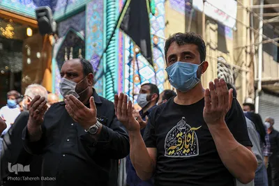 پرچم عزا بر فراز حسینیه کربلایی‌های تهران