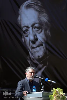 سید عباس صالحی در مراسم تشییع جنازه عزت الله انتظامی