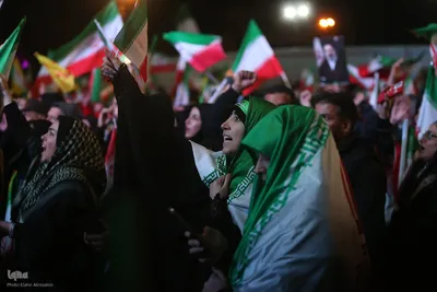 پای کار انقلاب