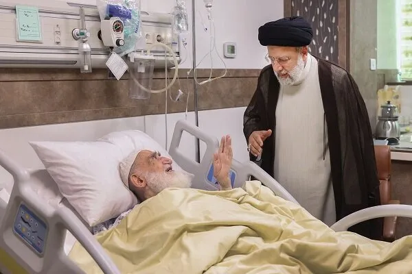 عیادت رئیس جمهور از آیت‌الله نوری همدانی
