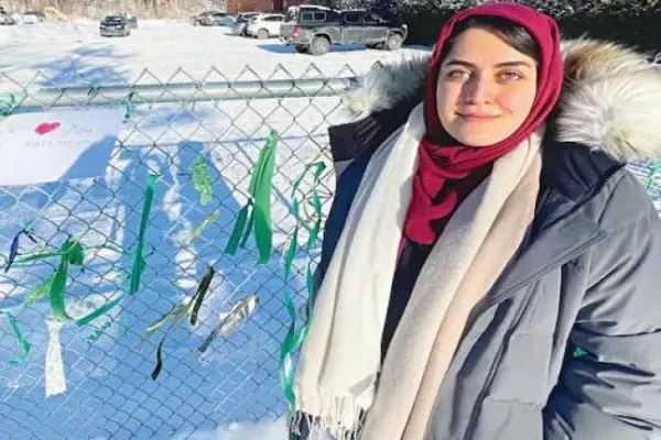 Haksızca kovulan Fatıma öğretmene Kanadalılar sahip çıktı