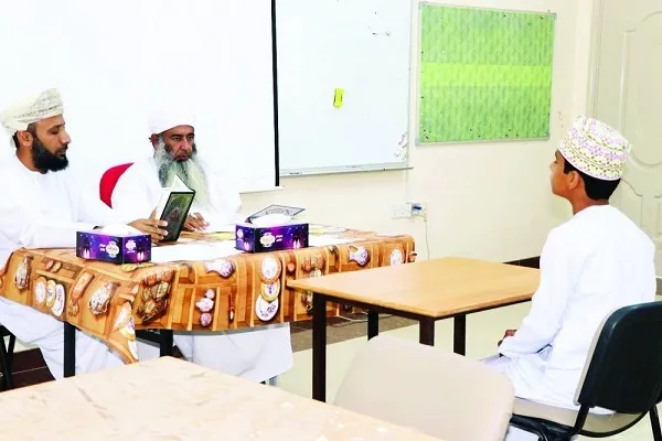 سلطنة عمان: 450 مشاركاً من طلبة الداخلية يتنافسون لمسابقة حفظ القرآن