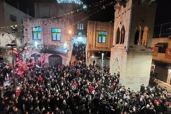 اقامه نماز جماعت باشکوه در نابلس و مسجدالاقصی
