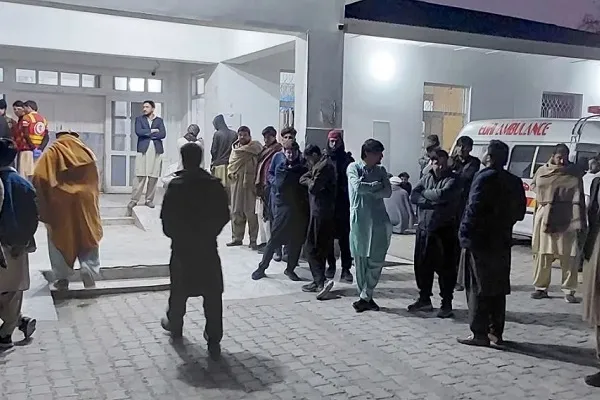 Homens armados atacam comboio xiita no Paquistão, matando 42