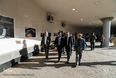 حضور سیدعباس صالحی، وزیر فرهنگ و ارشاد اسلامی در افتتاح نمایشگاه عکس های سیل در ایوان انتظار