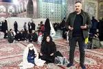 پدر و مادر کودک مبتلا به سرطان در حال دعا و نیایش هستند