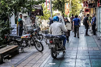 حرکت غیر مجاز راکب موتور سیکلت در محل پیاده رو