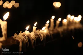 روشن کردن هزاران شمع در شب شام غریبان حسینی/ چهارراه گلوبندک