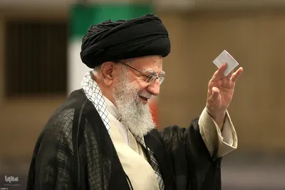 حضور رهبر معظم انقلاب در پای صندوق رأی انتخابات ریاست جمهوری