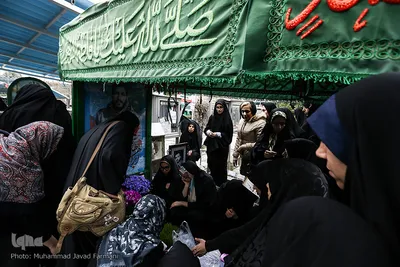 غبارروبی مزار شهدا در آخرین پنجشنبه سال ۱۳۹۷