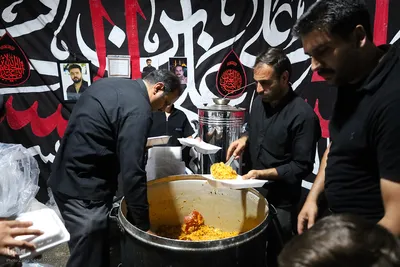 طعم ارادت؛ پخت هزاران پرس غذای نذری در خمینی‌شهر