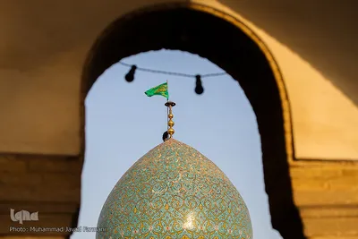 به اهتزاز درآمدن پرچم امامزادگان طاهر و حمزه علیهما السلام 