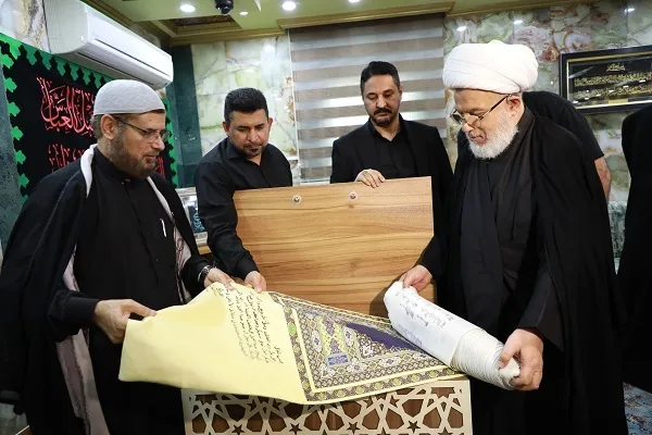 مشاركة أكثر من 5000 زائر في مبادرة خطّ المصحف خلال زيارة الأربعين + صور