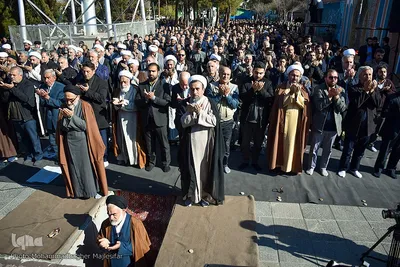 اقامه نماز باران در گلستان شهدای اصفهان