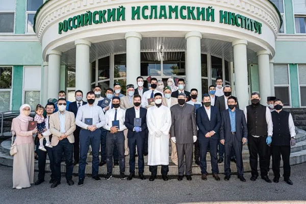 Муфтий РТ вручил дипломы выпускникам РИИ