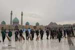 آئین جاروکشی صحن جامع امام مهدی(عج) در آستانه نیمه شعبان